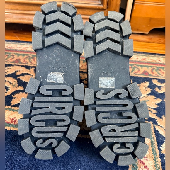 Circus Platform Sherpa Boots - Picture 5 of 5